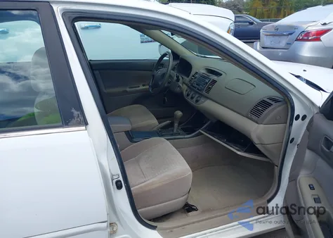 2004 Toyota Camry Le V6/Xle V6 from USA, damaged, VIN JTDBF32K140153418